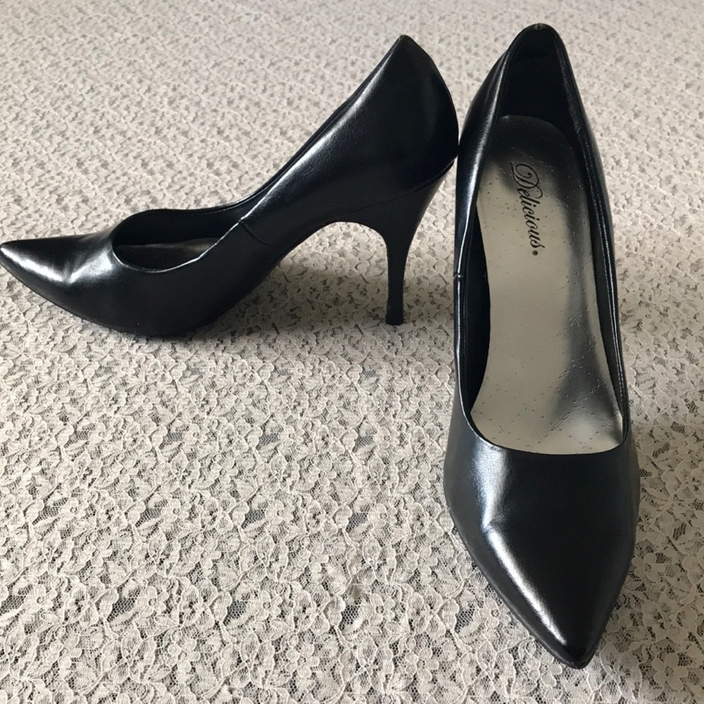❗️SOLD❗️ Black Pumps - Picture 2 of 7